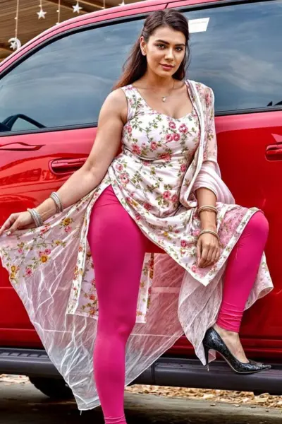 Deepali – versatile call girl in Ahmedabad for all varieties of call girl services💖👫